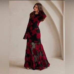 Elegant Black and Red Floral Embroidered Backless Dress